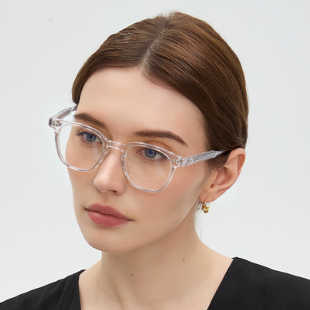 Porträt mit der Brille Edison Crystal, klare Gläser, transparente Fassung